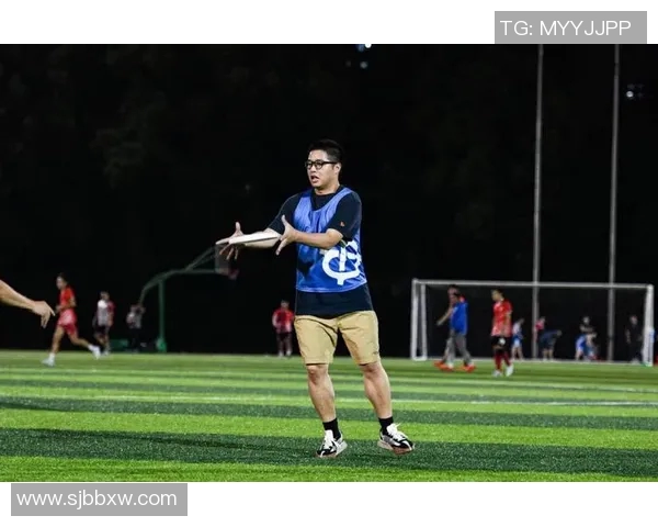 飞盘热潮席卷杭州飞盘队状态转变引发广泛关注与讨论 飞盘热潮席卷杭州飞盘队状态转变引发广泛关注与讨论