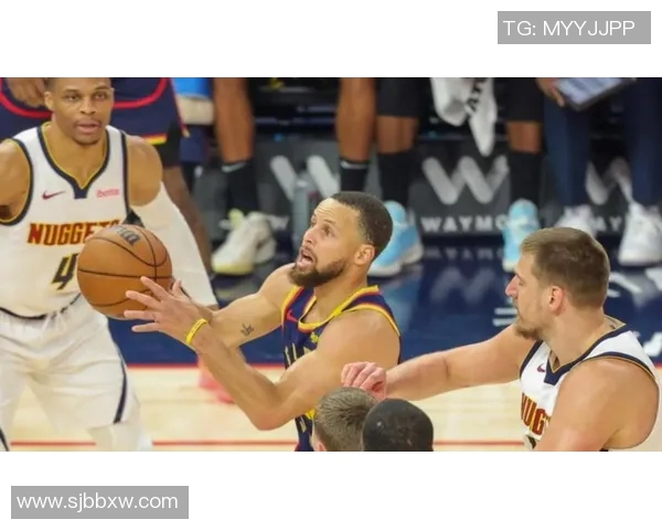 勇士与快船激战四月十六日NBA季后赛精彩对决引发球迷热议