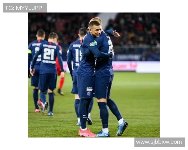 多特蒙德与巴黎圣日耳曼激战正酣比分悬念引发球迷热议