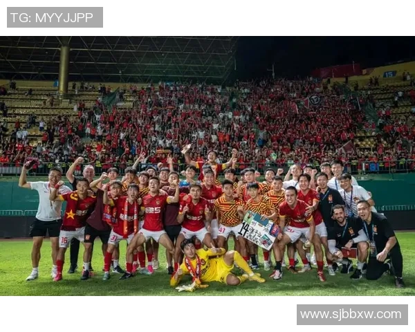 广州恒大队迎战北京球队全力争胜展现足球激情与实力对决