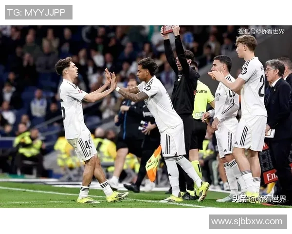 拜仁与皇马激战正酣最终结果揭晓引发球迷热议与期待