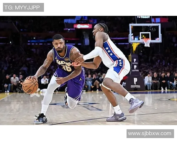 马库斯斯马特如何在NBA赛场上展现出色的防守与领导能力 马库斯斯马特如何在NBA赛场上展现出色的防守与领导能力